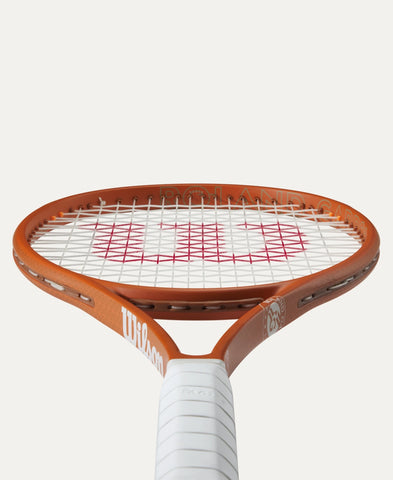 WILSON ROLAND GARROS BLADE 98 16x19 V9 TENNIS RACKET – Tads WILSON ROLAND GARROS BLADE 98 16x19 V9 TENNIS RACKET – Tads
